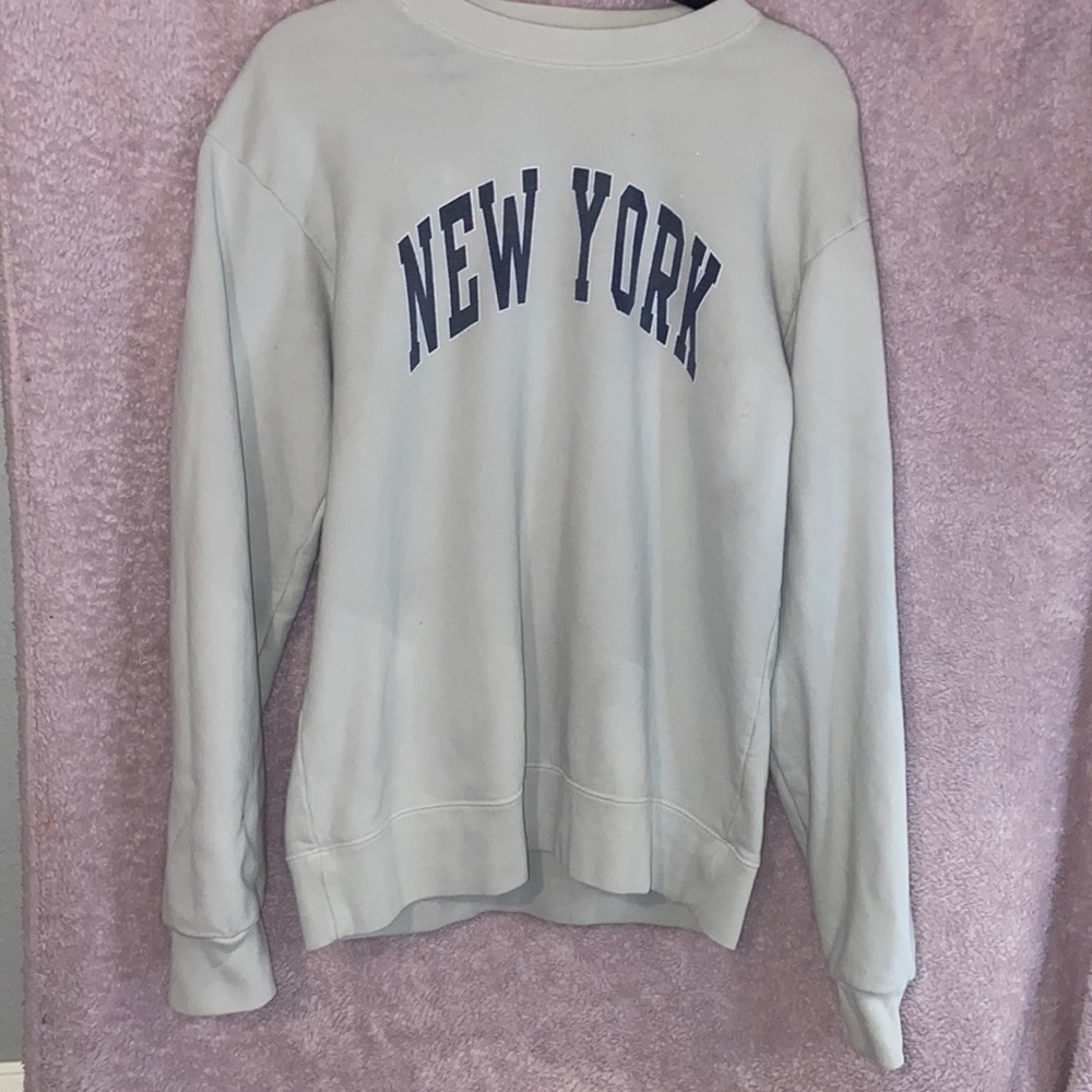 Brandy Melville Crewneck!/s/m🗽/OPEN FOR TRADES